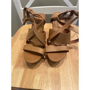 Pre-Owned Red Circle Women's Tan Leather Wedge Heels, Size 8.5, $15, B51